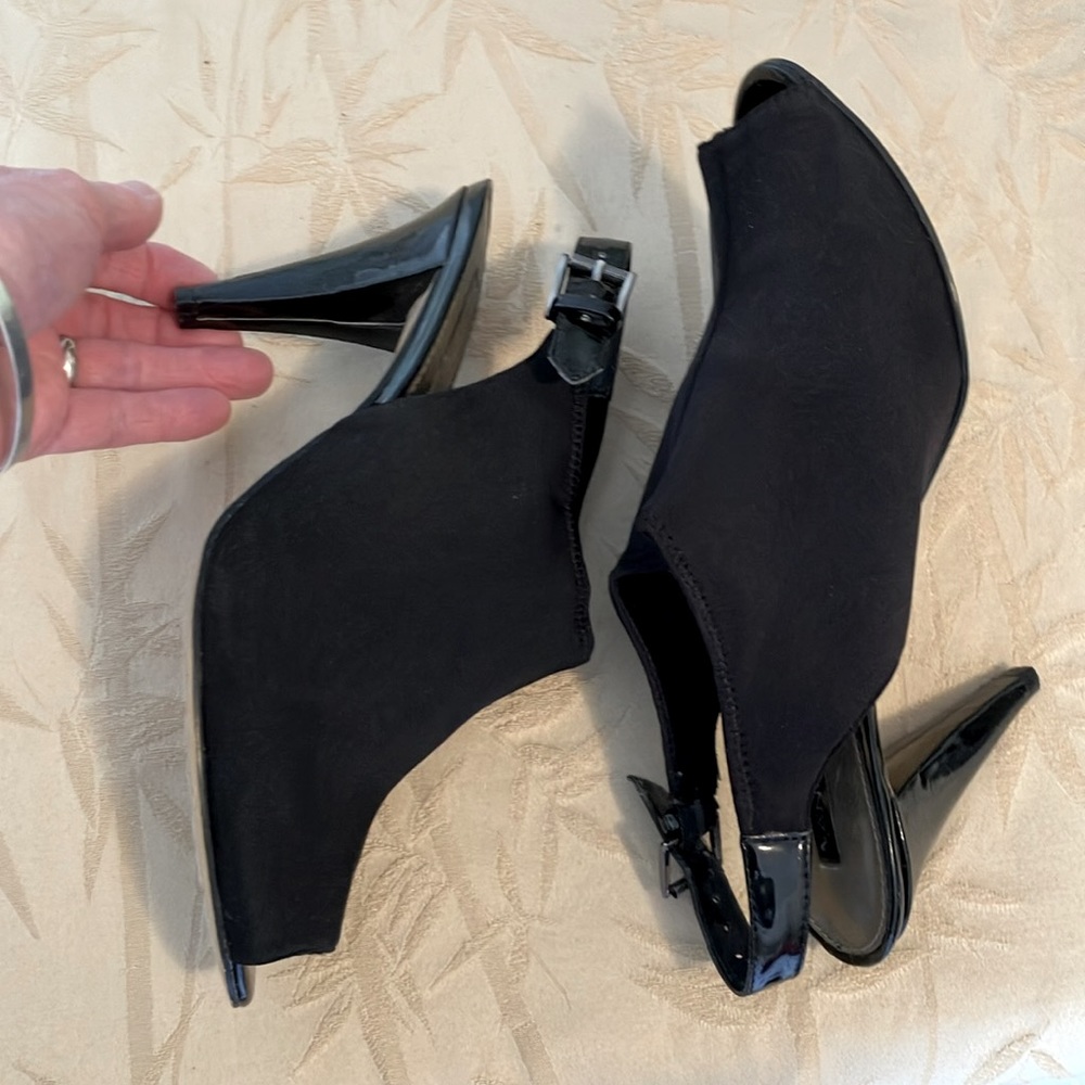 Bandolini Open-Toe Black Heeled Sling-Backs Size 8 EUC